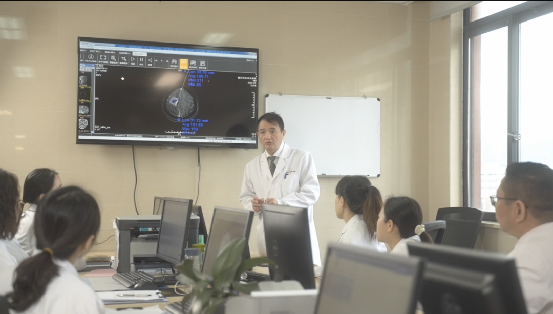 HYGEIA radiotherapy expert team in clinical training — Dr. Luo Kuo presenting Gyro Knife treatment planning with real-time CT imaging