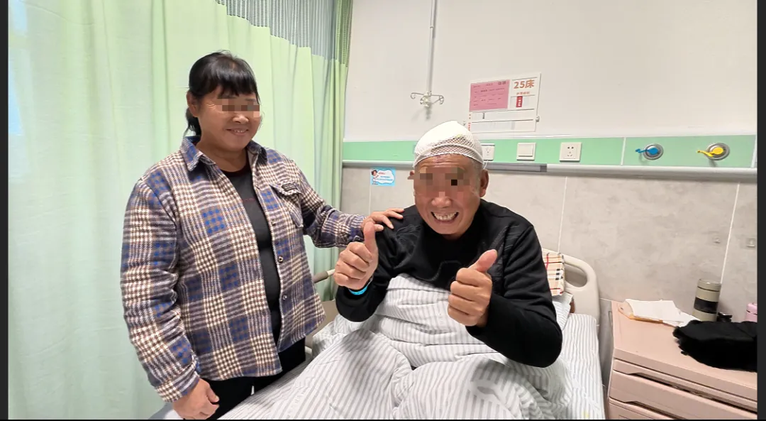 Brain MRI showing 'ice and fire' paradox — bilateral frontal lobe metastases at Chongqing HYGEIA Hospital