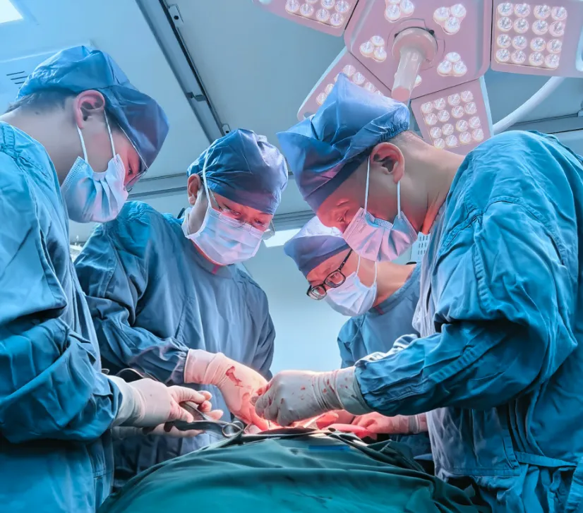 Surgeons at Chang'an Hospital operating during the emergency multidisciplinary rescue